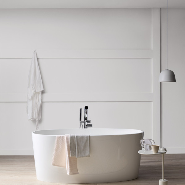 Elle Decoration Farbdose mit der Aufschrift „pure and simple“ und weiteren Produktinformationen. Die Farbe hat die Nummer 601 und ist eine matte Emulsion für Wände und Holz.