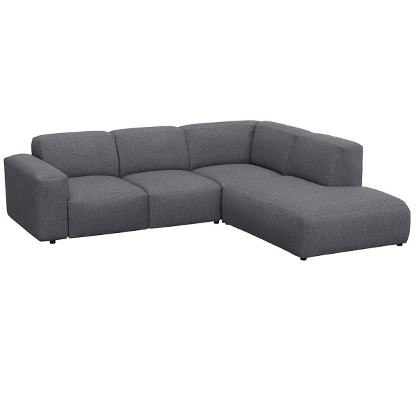 Graues, modulares Sofa LUCERA mit offener Ecke steht dekorativ. Es bietet bequeme Sitzmöglichkeiten und passt sich dem Raumdesign an. Ideal für eine stilvolle Inneneinrichtung.