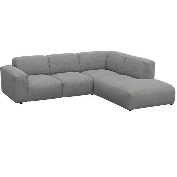 Graues, modulares Sofa LUCERA mit offener Ecke steht dekorativ. Es bietet bequeme Sitzmöglichkeiten und passt sich dem Raumdesign an. Ideal für eine stilvolle Inneneinrichtung.