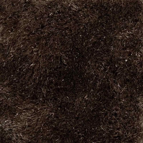 Dunkler, weicher Webteppich aus Polyester zeigt eine strukturierte Oberfläche mit langen Fasern. Die Farbe reicht von Braun bis Taupe und vermittelt ein luxuriöses Ambiente.