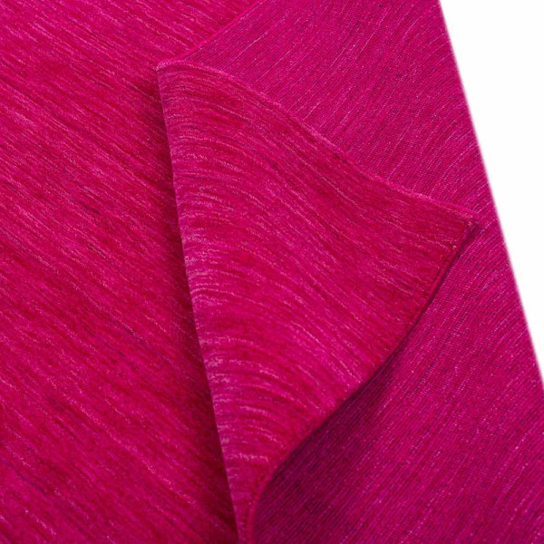 Hochformatiger, samtig-weicher Wollteppich in kräftigem Pink. Der Teppich zeigt eine gleichmäßige Struktur und ist für die Wohnraumgestaltung geeignet.