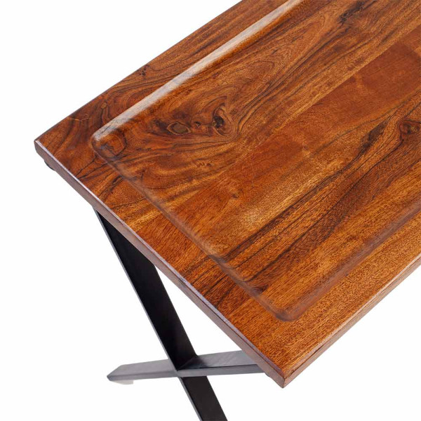 Moderner Konsolentisch aus Massivholz mit einem rechteckigen Holztablett und metallischen X-förmigen Beinen. Der Tisch kostet 249,00 € und ist sofort versandfertig.