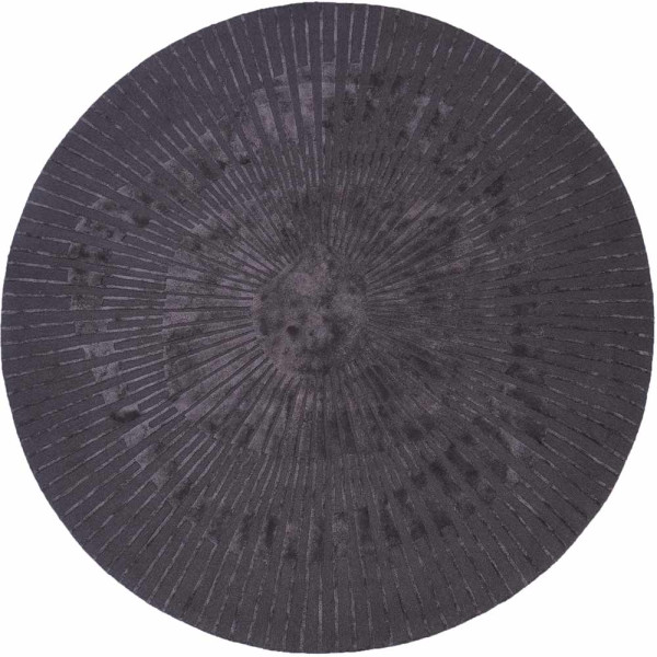 Runder Teppich im Strahlen-Design, gefertigt in Hoch-Tief-Optik. Er hat einen Durchmesser von 200 cm und ist in grauer Farbe erhältlich. Der Preis beträgt 799,00 €.