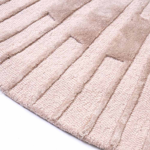 Runder Teppich mit Strahlen-Design in Hoch-Tief-Optik, in Beige und grau, hat einen Durchmesser von 250 cm und wird für 799,00 € angeboten.