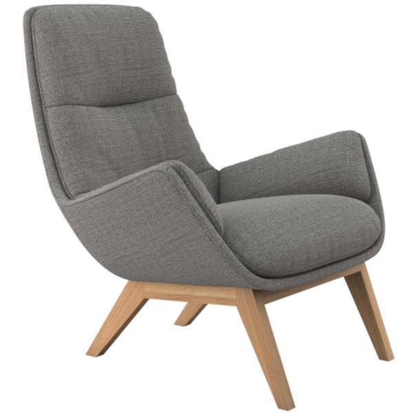 Skandinavischer Sessel Moro in melina grey breeze mit Holzbeinen steht auf einem weißen Hintergrund. Der Sessel hat eine bequeme, gepolsterte Sitzecke und eine hohe Rückenlehne.