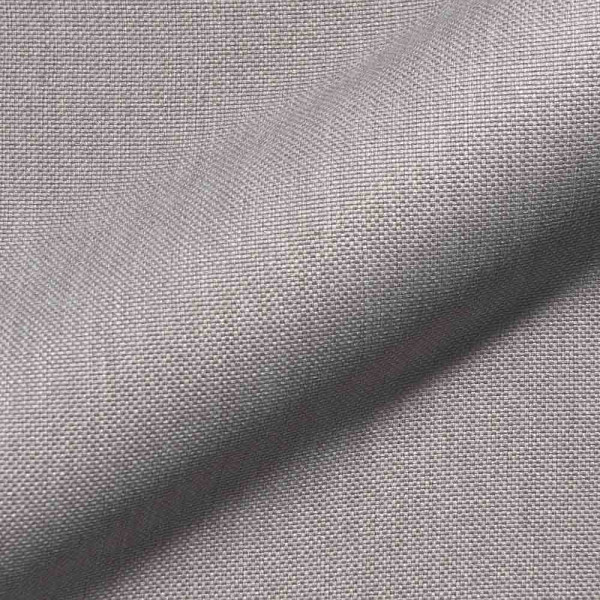 Einfarbiger Dekostoff in Taupe hat eine feine, strukturierte Oberfläche. Der Stoff liegt leicht gewellt und zeigt eine neutrale Farbtonvariante, geeignet für Vorhänge oder andere textile Anwendungen.