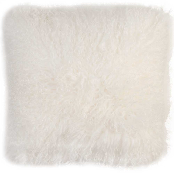 Flauschige Kissenhülle aus Echtfell in Weiß. Die Kissenhülle hat eine quadratische Form und ist weich sowie einladend für gemütliche Wohnräume.