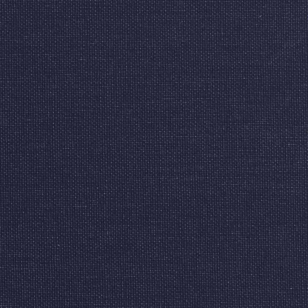 Dunkelblauer Stoff mit feiner Textur wird als Hintergrund verwendet. Die gleichmäßige Struktur bietet eine ansprechende visuelle Basis für Inhalte. Der Stoff hat eine matte Oberfläche ohne Muster.