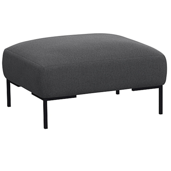 Beige Hocker SAVA mit quadratischem Polster und schwarzem Metallgestell steht auf einem Boden. Der Hocker eignet sich zur individuellen Gestaltung und wird professionell gefertigt.