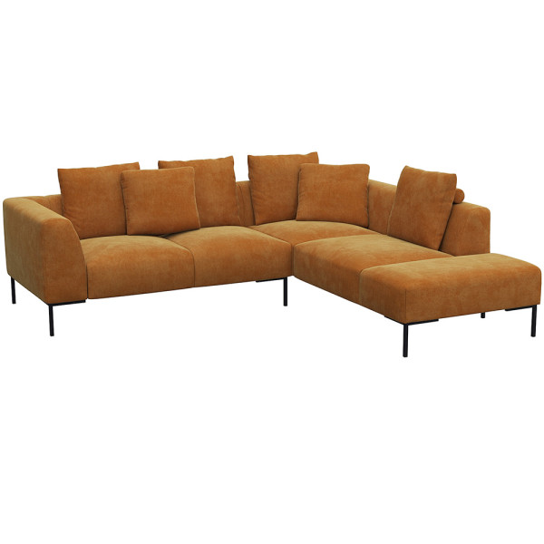 Helles, modernes Ecksofa SAVA mit offenem Ende. Das Sofa besitzt mehrere bequeme Kissen und steht auf schwarzen Metallbeinen. Es eignet sich ideal für stilvolle Wohnräume.