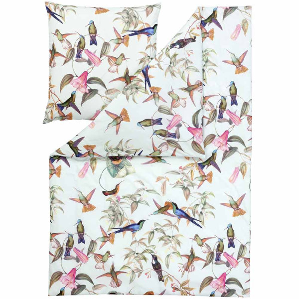 Bettwäsche aus Mako-Satin mit bunten, tropischen Motiven von Vögeln und Blumen in verschiedenen Farben. Das Set besteht aus einem Bettbezug und einem Kissenbezug.