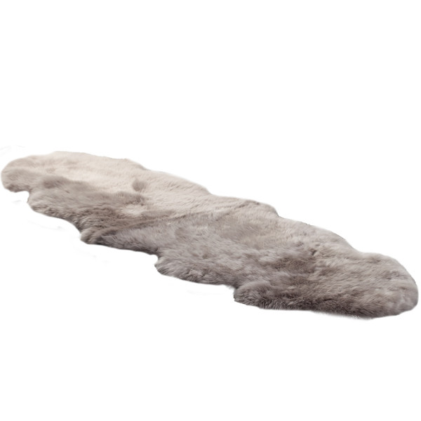 Doppeltes Lammfell in der Farbe Natur liegt flach auf einer Oberfläche. Die Oberfläche ist weich und pelzig, mit einer länglichen Form von 50 x 160 cm.