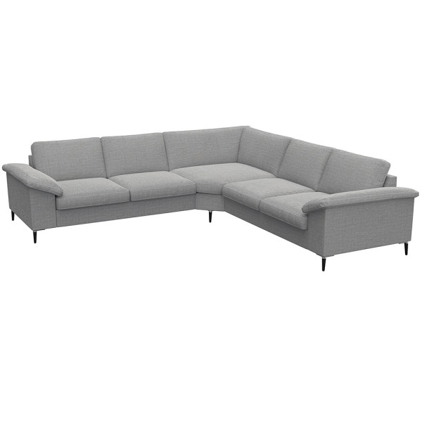 Braunes Ecksofa FIORE steht in einem modernen Design. Es bietet Platz zum Sitzen und Entspannen. Die Ausstattung umfasst weiche Kissen für zusätzlichen Komfort.