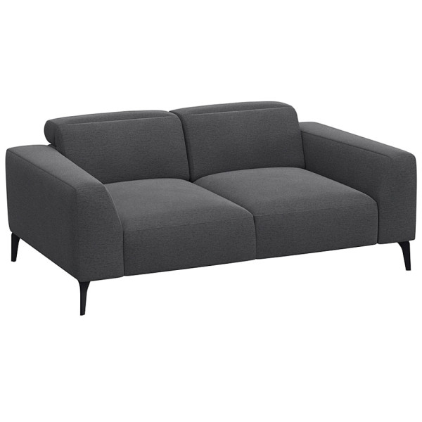 Schwarzes Sofa VOLUZZI mit modernen Designs, zwei Sitzflächen und geraden Armlehnen steht auf schmalen Füßen. Es ist für individuelle Gestaltung und hochwertige Materialien konzipiert.