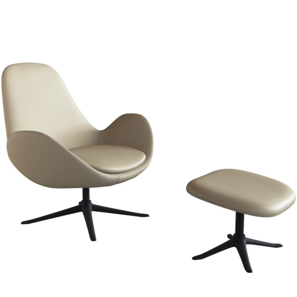 Beige Sessel Ghost mit modernem Design steht auf einem schwarzen Metallfuß. Die runde Sitzfläche bietet Komfort und die geschwungene Rückenlehne lädt zum Entspannen ein.