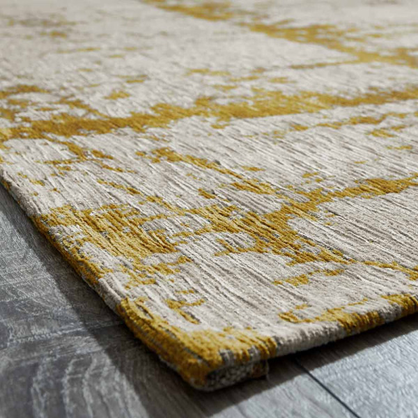 Moderner Teppich Stratos in Creme-Grau mit strukturierter Oberfläche. Er zeigt gelbe und goldene Farbtöne, die ihm ein einzigartiges Design verleihen. Er eignet sich für verschiedene Raumgestaltungen.