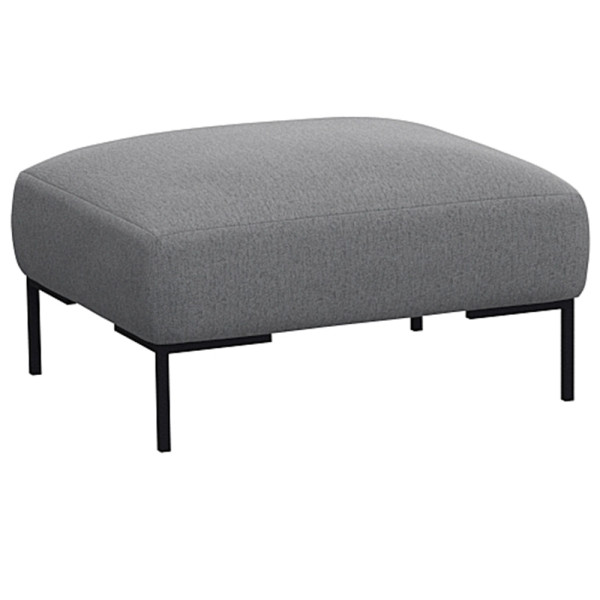 Beige Hocker SAVA mit quadratischem Polster und schwarzem Metallgestell steht auf einem Boden. Der Hocker eignet sich zur individuellen Gestaltung und wird professionell gefertigt.