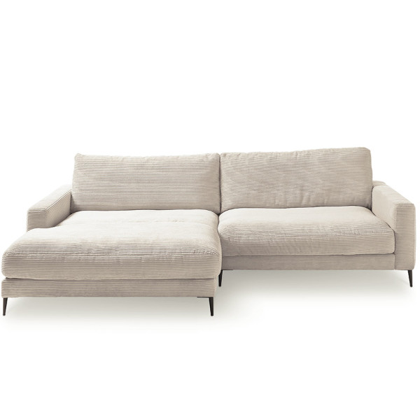 Beige Cordsofa Uptown ST2 mit Chaiselongue auf der linken Seite. Das Sofa hat eine moderne Form und eine abnehmbare, strukturierte Oberfläche. Es bietet komfortable Sitze und einen eleganten Look.