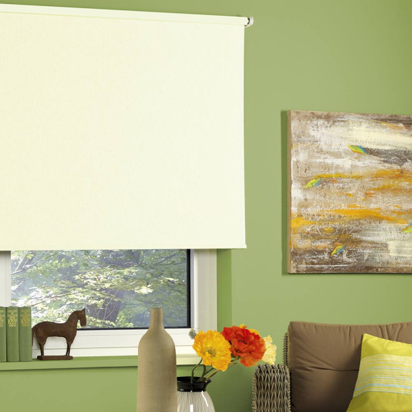 Cremefarbenes Seitenzugrollo AMELIE mit Verdunklungsfunktion und Zugkette wird präsentiert. Es hat die Maße 62 x 180 cm und ist sofort versandfertig.