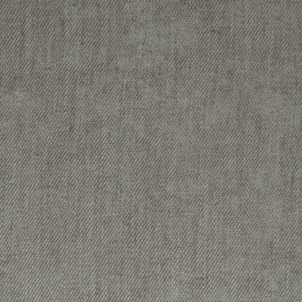 Grau strukturierter Vorhangstoff liegt in Falten und zeigt eine edle, samtartige Textur. Die Oberfläche ist gleichmäßig, ohne sichtbare Muster oder Beschädigungen.