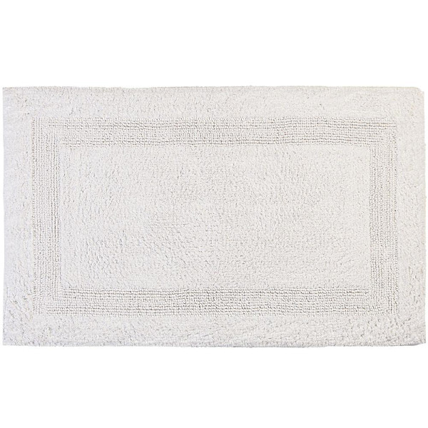 Weißer Badteppich Pia Hellström aus Baumwolle mit einer strukturierten Oberfläche und rechteckiger Form. Der Teppich ist für den sofortigen Versand verfügbar.