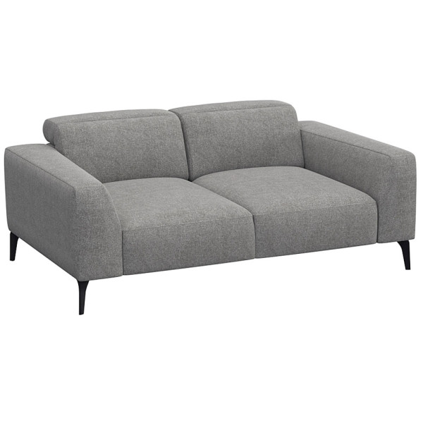 Schwarzes Sofa VOLUZZI mit modernen Designs, zwei Sitzflächen und geraden Armlehnen steht auf schmalen Füßen. Es ist für individuelle Gestaltung und hochwertige Materialien konzipiert.