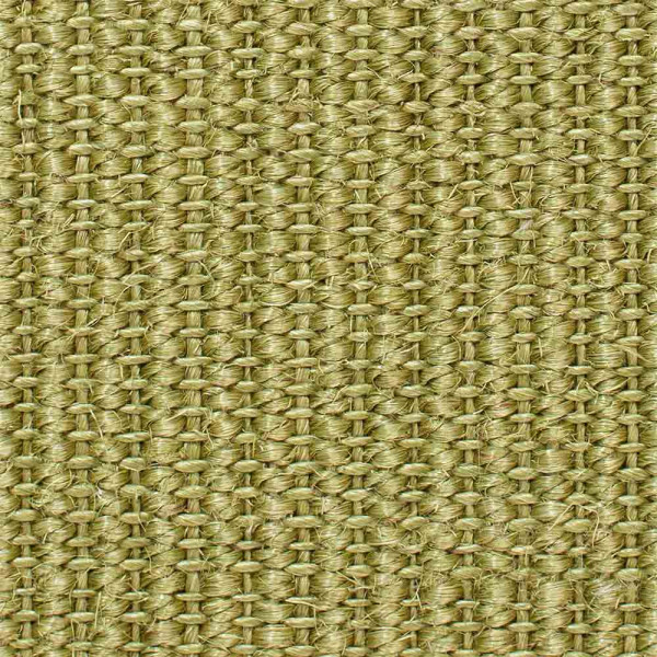 Sisal-Teppich in sanften Grüntönen hat eine strukturierte Oberfläche. An der Seite verläuft ein dunkles, gewebtes Band, das den Teppich einfängt. Ideal für individuelle Raumgestaltung.