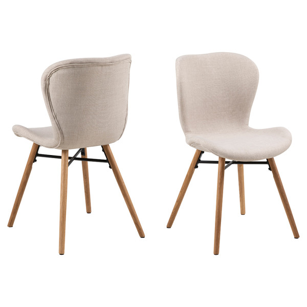 Gepolsterter Esszimmerstuhl Beate in heller Optik steht auf vier Holzbeinen. Der Stuhl hat eine runde Rückenlehne und eine bequeme Sitzfläche.