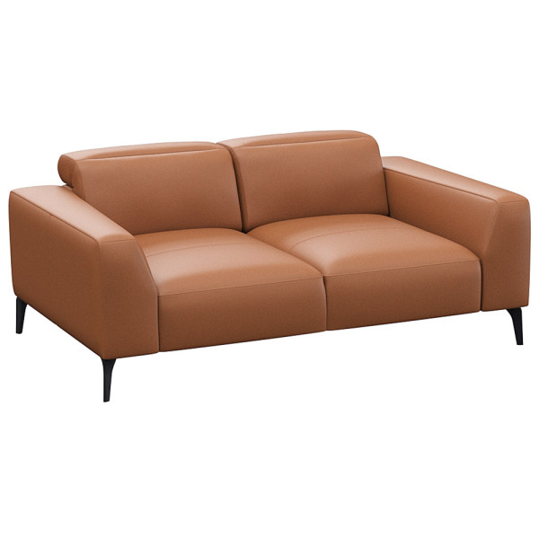 Schwarzes Sofa VOLUZZI mit modernen Designs, zwei Sitzflächen und geraden Armlehnen steht auf schmalen Füßen. Es ist für individuelle Gestaltung und hochwertige Materialien konzipiert.
