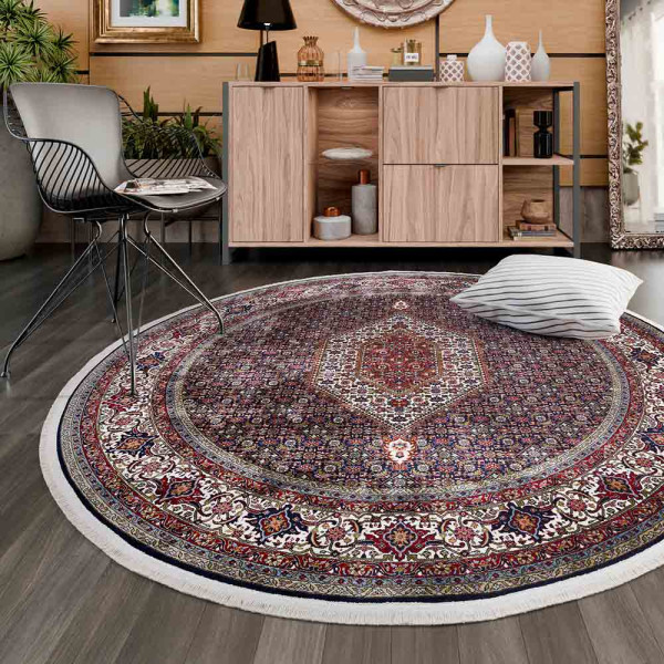 Klassischer Bidjar Teppich in rot mit kunstvollen floralen Mustern. Der Teppich zeigt eine zentrale Medaille und verleiht jedem Raum Eleganz. Durchmesser: 160 cm.