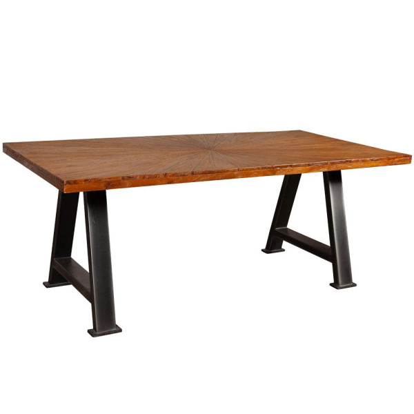 Massivholztisch mit Sonnenmotiv, verziertem Tischblatt, stabilen Metallbeinen und einer warmen Holzfarbe steht auf ebenem Untergrund. Er dient als Ess- oder Wohnzimmertisch.