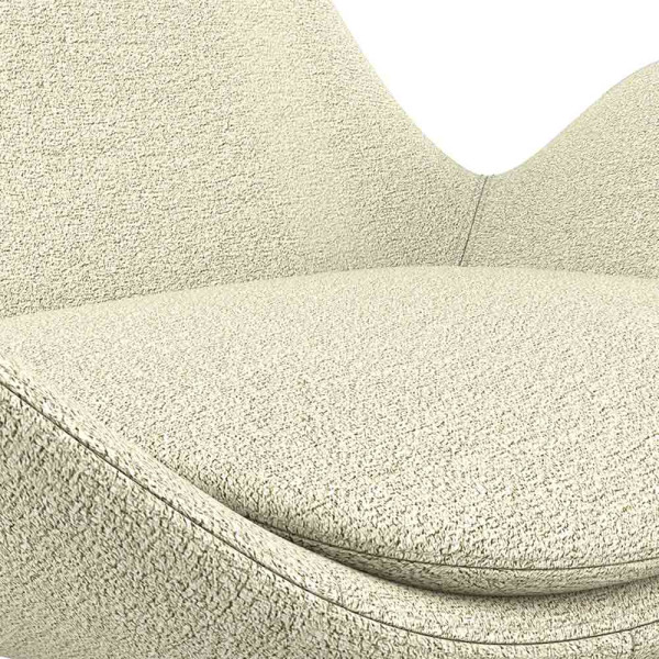 Ein weißer Sessel mit geschwungenem Design und schwarzem Metallfuß steht bereit. Der Sessel bietet einen komfortablen Platz zum Sitzen und Entspannen.