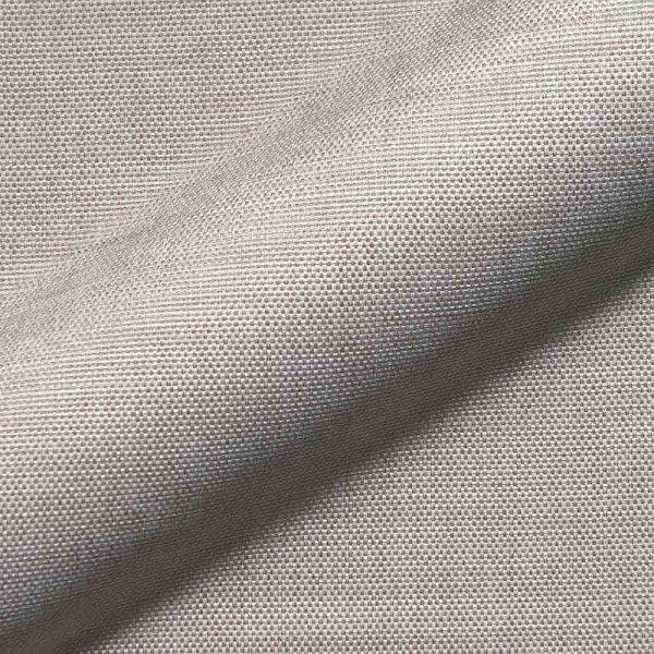 Beige Abdunklungsstoff mit feiner Textur liegt gefaltet. Er eignet sich gut für Vorhänge und Dekorationen und vermittelt einen eleganten Eindruck im Raum.