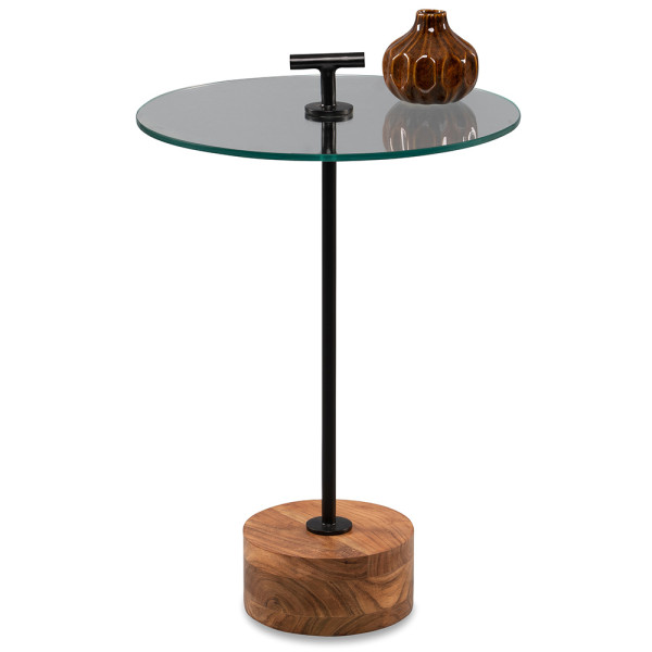 Moderner Beistelltisch mit runder Glasplatte und schwarzem Metallgestell. Der Fuß besteht aus einem naturfarbenen, rundem Holzsockel. Der Tisch steht stabil und kann vielseitig genutzt werden.
