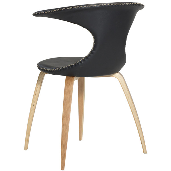 Schwarzer Stuhl mit einem einzigartigen Design aus Kunstleder und Holzbeinen. Der Stuhl Flair hat eine markante Rückenlehne und eignet sich für moderne Inneneinrichtungen.