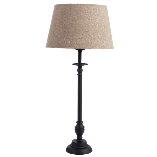 Eleganter Lampenfuß in Mattschwarz steht auf einem stabilen Sockel. Er ist derzeit online vergriffen, aber in mehreren Filialen verfügbar, darunter HH-Wandsbek mit sieben Stück.