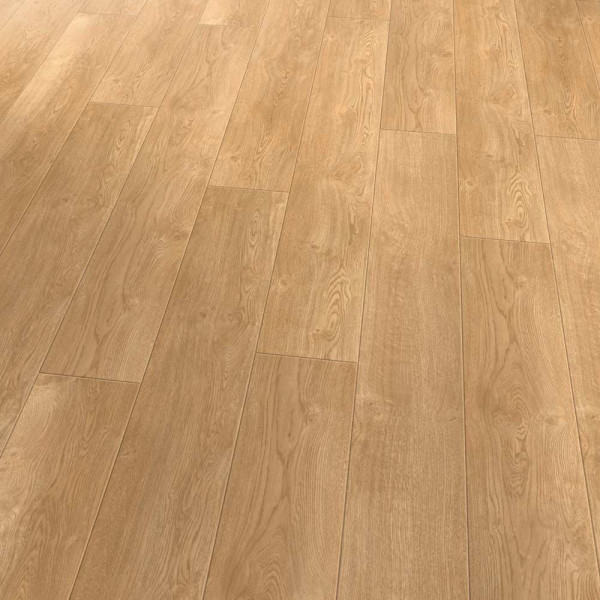 Helle Holzoptik des Objectflor Expona Simplay Klick-Vinylbodens, der gleichmäßig verlegt ist. Die Dielen sind in einem hellen, natürlichen Farbton gehalten und zeigen feine Holzstrukturen.