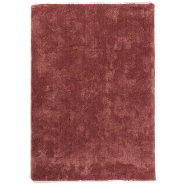 Weicher, rosafarbener Teppich aus Polyester liegt auf einem hellen Untergrund. Die Oberfläche ist kurzflorig und einladend. Der Teppich eignet sich für individuelle Gestaltung in verschiedenen Größen.