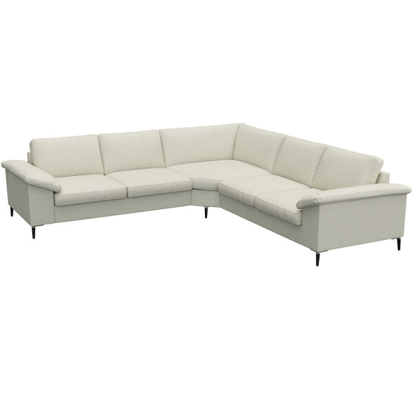 Braunes Ecksofa FIORE steht in einem modernen Design. Es bietet Platz zum Sitzen und Entspannen. Die Ausstattung umfasst weiche Kissen für zusätzlichen Komfort.