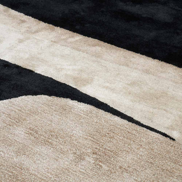 Moderner Kurzflorteppich Jazz in beige mit aufregendem Design. Der Teppich hat abstrakte Muster in Schwarz und Beige, die miteinander harmonieren und Eleganz ausstrahlen.