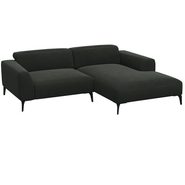 Beige Chaiselongue-Sofa mit klaren Linien und niedrigem Rücken, bestehend aus strapazierfähigem Material. Es bietet eine geräumige Liegefläche und elegante, schwarze Beine.