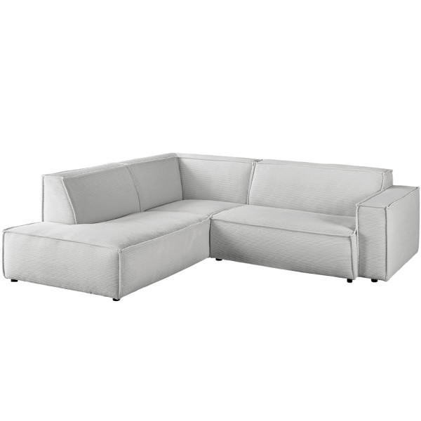 Ecksofa Cordsofa Upper East in hellem Stoff mit geraden Linien und einer modernen Optik steht bereit zum Entspannen und Verweilen. Die Sitzfläche ist großzügig und einladend gestaltet.