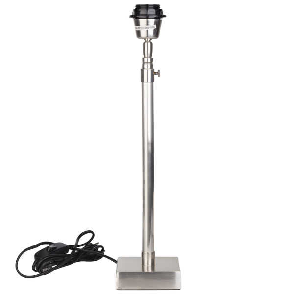 Silberner Lampenfuß, 35 cm hoch, mit einem quadratischen Fuß und einem Kabel, bereit für eine passende Leuchte. Preis: 54,99 € inkl. MwSt.