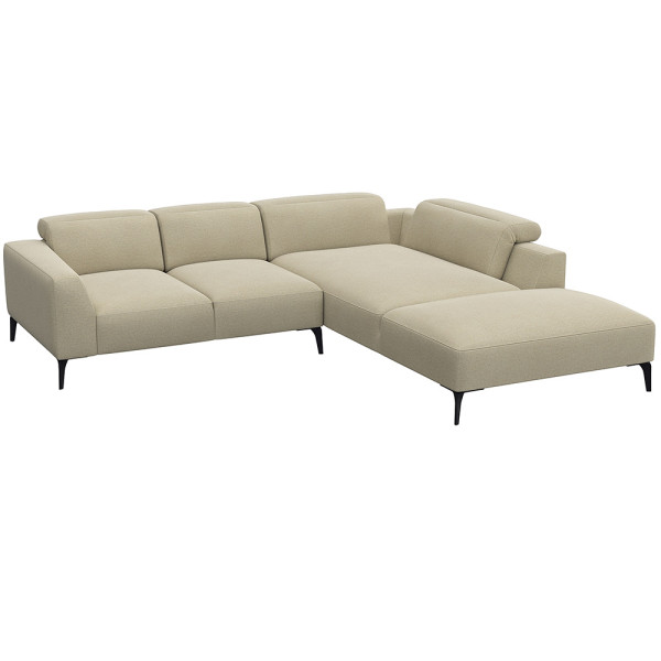 Graues Ecksofa aus hochwertigem Material mit offenen Enden und modernen, schlanken Beinen. Es bietet komfortable Sitzfläche und hohe Rückenkissen für optimalen Sitzkomfort.