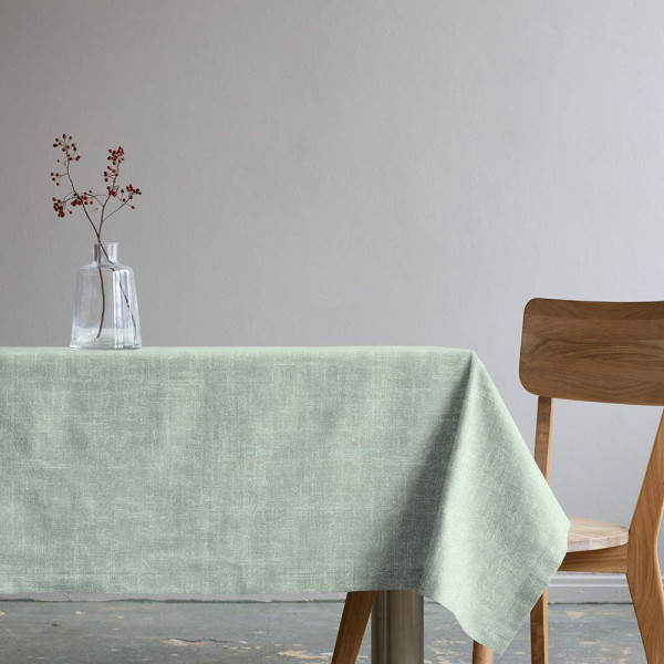 Mintfarbener, strukturierter Gardinenstoff des Typs Tingley liegt schräg gefaltet. Die Oberfläche erscheint glatt und leicht glänzend. Der Stoff eignet sich für individuelle Maßanfertigungen.