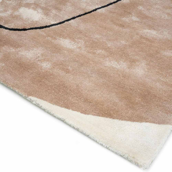 Multicolor Teppich mit grafischem Design. Er zeigt verschiedene geometrische Formen in Grau, Braun und Beige. Die Farben und Strukturen verleihen dem Teppich einen modernen Look.