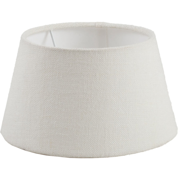 Weißer Lampenschirm mit schmalem Trichter-Design aus reinem Leinen. Der Durchmesser beträgt 20 cm und er ist aktuell online vergriffen. Verfügbarkeit in mehreren Filialen.