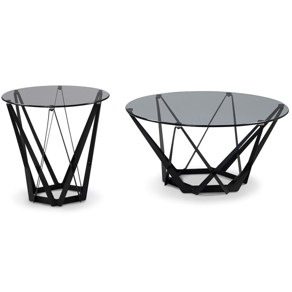 Runder Couchtisch Mia mit gläserner Tischplatte und geometrischem Metallgestell in Schwarz. Er steht stabil auf dem Boden und bietet eleganten Stauraum.