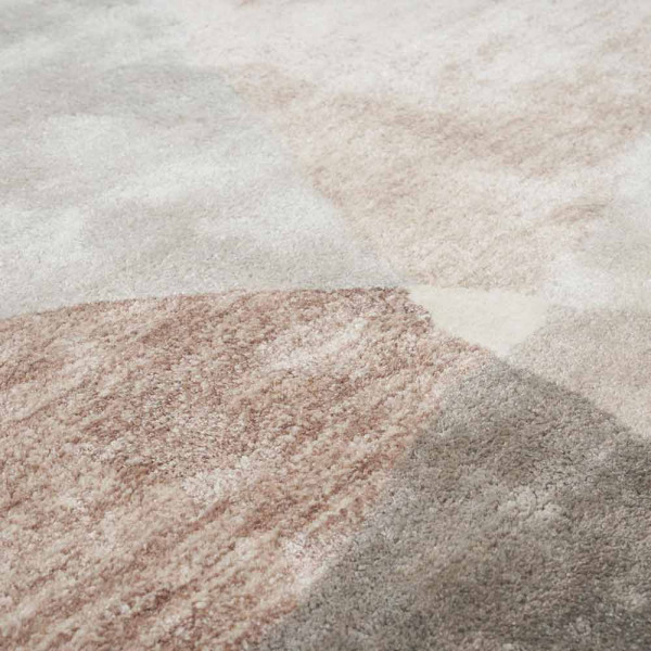 Moderner Teppich in Beige mit abgerundeten, organischen Formen in Grau, Braun und Beige. Der Teppich trägt den Namen Lagos und ist auf einem hellen Untergrund positioniert.