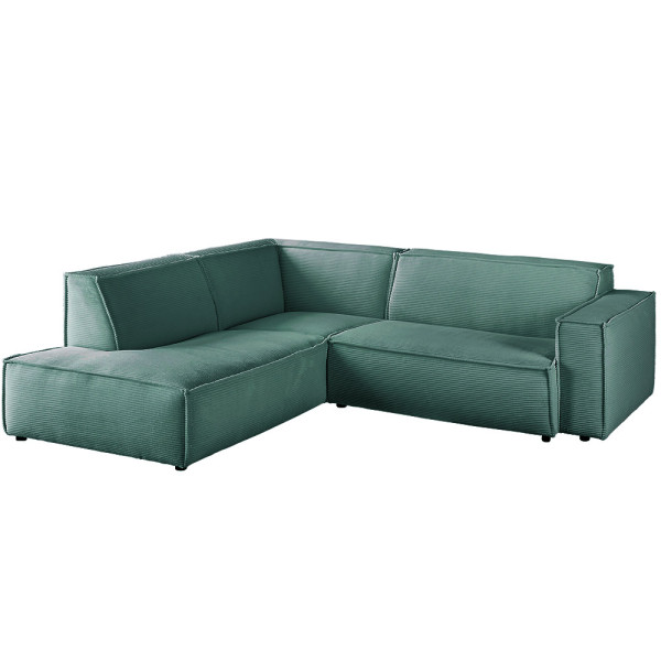 Ecksofa in einem modernen Design, bezogen mit grünem Stoff. Es bietet großzügige Sitzflächen und eine gemütliche Rückenlehne für entspannte Stunden im Wohnraum.